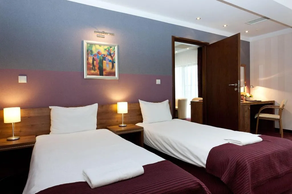 FAMILY ROOM WITH DOUBLE BED Room, Hotel Swing, Krakow