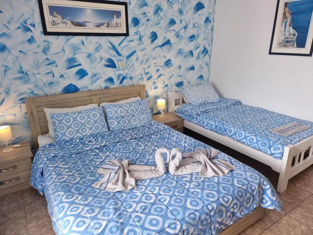 Room, Pleasure Beachside Studios, Santorini