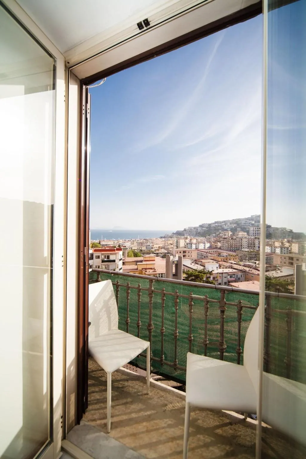 Room, Napolicentro Mare, Naples
