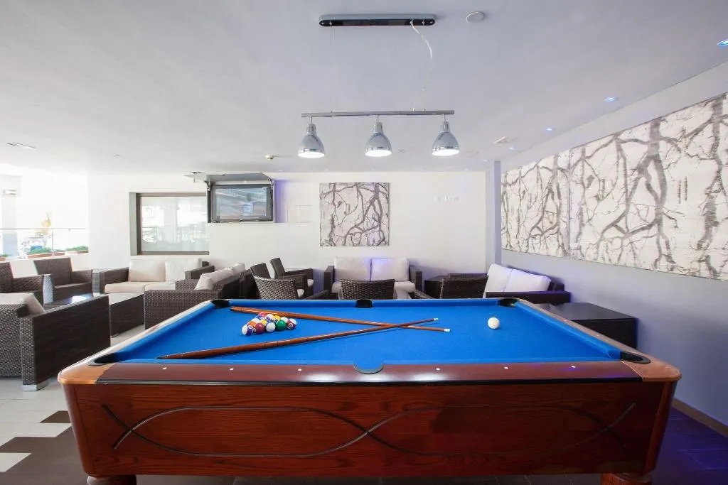 Sports and Entertainment, Revoli, Gran Canaria