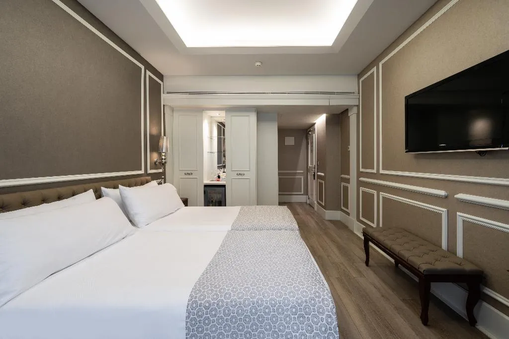 DOUBLE SINGLE USE WITH VIEWS Room, Catalonia Passeig de Gracia, Barcelona