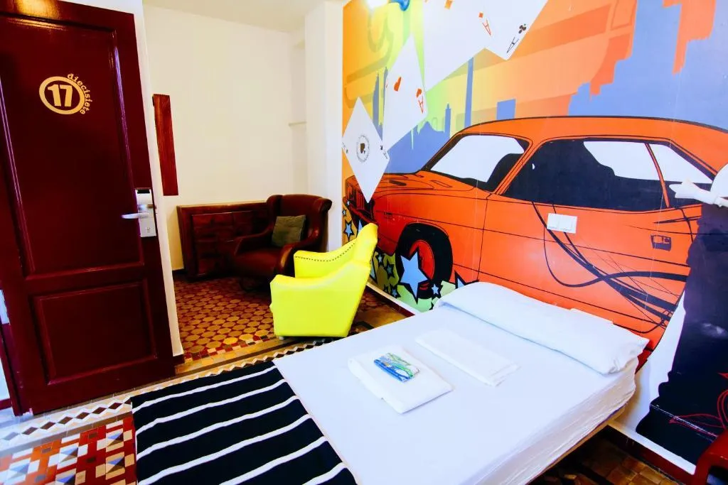 TWIN WITH SHARED BATHROOM Room, Home Youth Hostel, Valencia