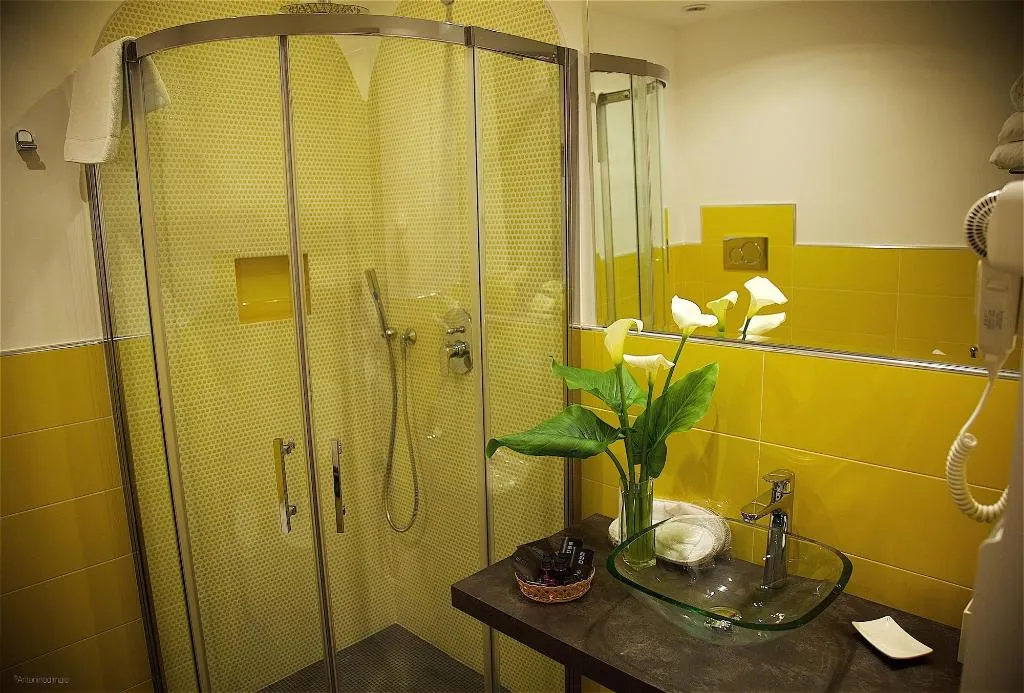 Room, Il Giardino Segreto, Naples