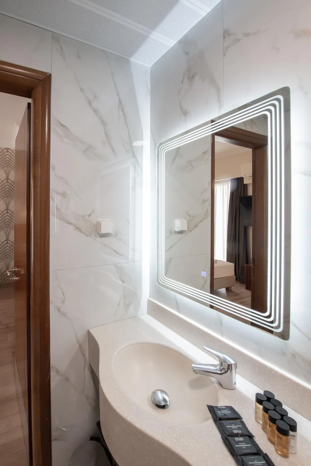 QUADRUPLE STANDARD Room, Golden City, Athens