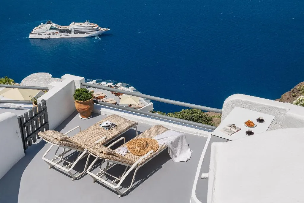 SUITE WITH VIEWS Room, Sun Rocks Boutique Hotel | Caldera View Suites, Santorini