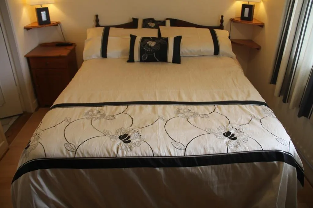 Room, Marguerites, Cork