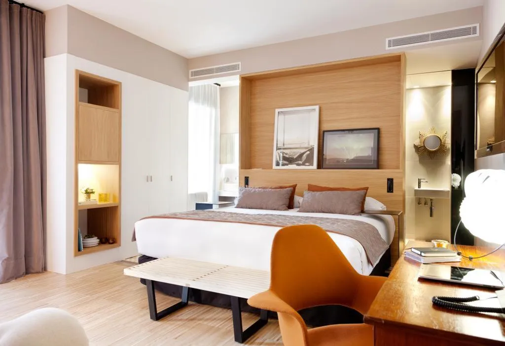 JUNIOR SUITE STANDARD Room, Alexandra Barcelona, Curio Collection by Hilton, Barcelona