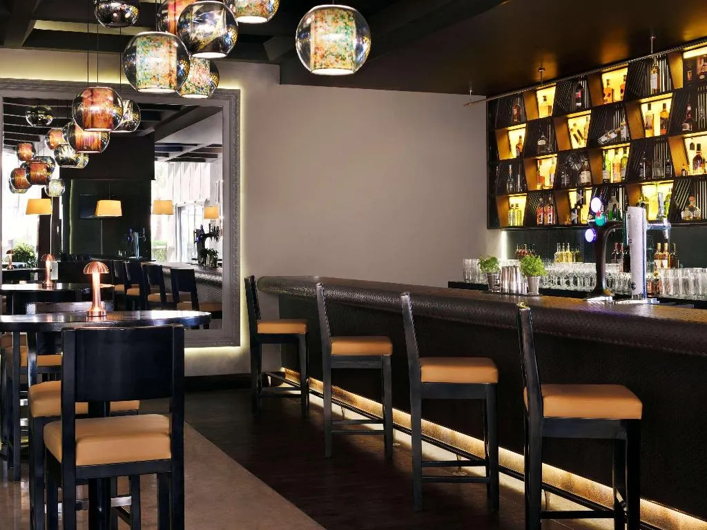 Bar, Movenpick Hotel Jumeirah Beach, Dubai