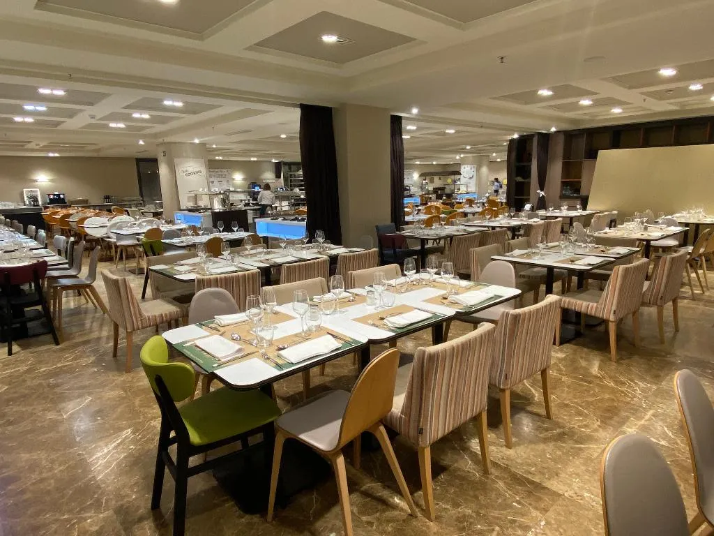Restaurant, Novotel Madrid Center, Madrid