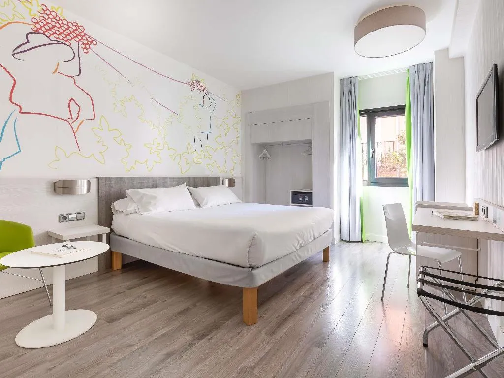 DOUBLE QUEEN SIZE BED Room, Ibis Styles Madrid Prado, Madrid