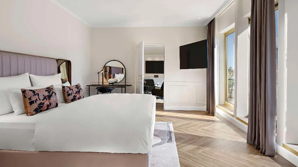 SUITE WITH BALCONY Room, Vignette Collection Bristol Berlin, Berlin