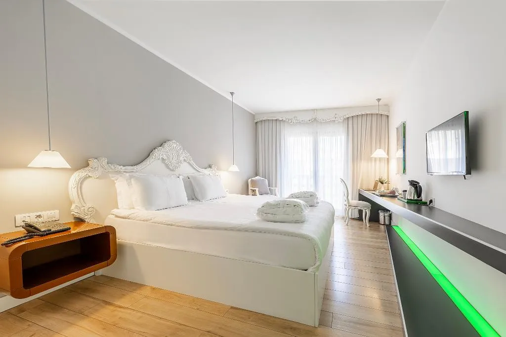 DOUBLE STANDARD Room, Beyond, Izmir