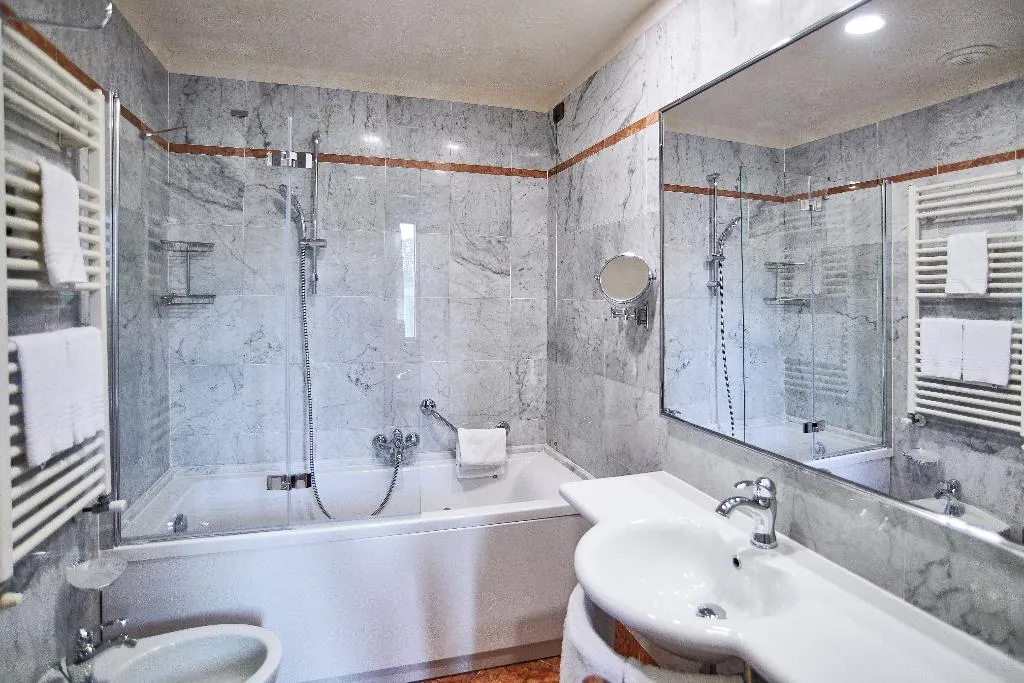 Double or Twin COMFORT Room, Adler Cavalieri Hotel-Private Spa & Gym, Florence