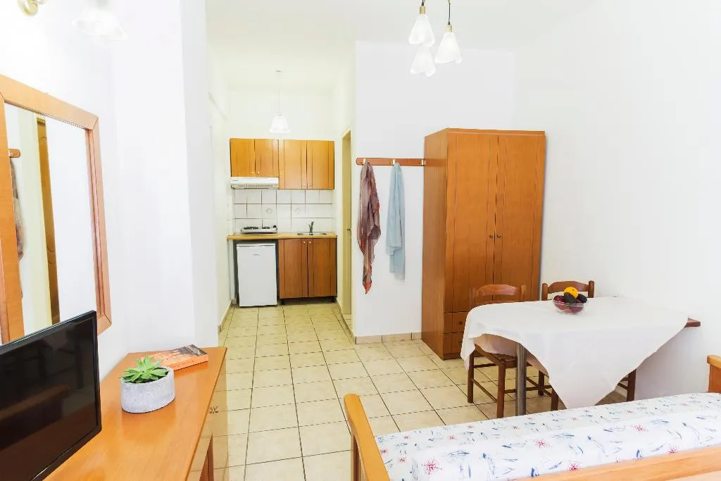 STUDIO GARDEN VIEW Room, Artemis Apartments, Crete