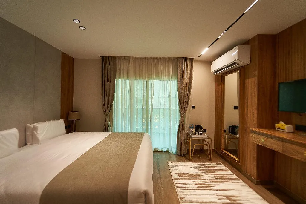 DOUBLE DELUXE Room, Gold's Pyramids Hotel, Cairo