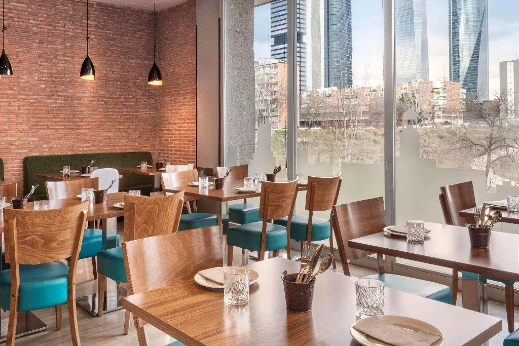 Restaurant, Hotel Madrid Chamartín Affiliated by Meliá, Madrid