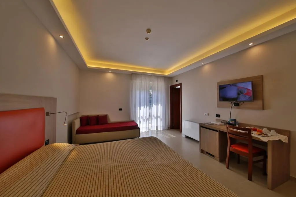 QUADRUPLE STANDARD Room, American Hotel, Naples