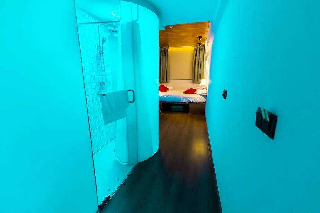 Room, Far Home Bernabeu, Madrid
