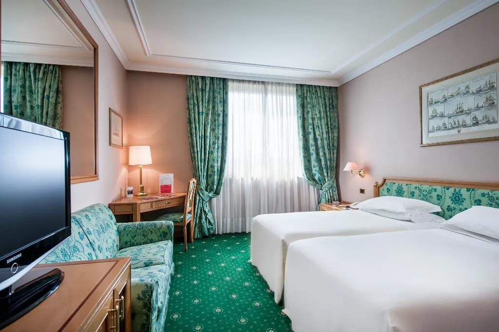TWIN STANDARD Room, Royal Garden Hotel, Milan