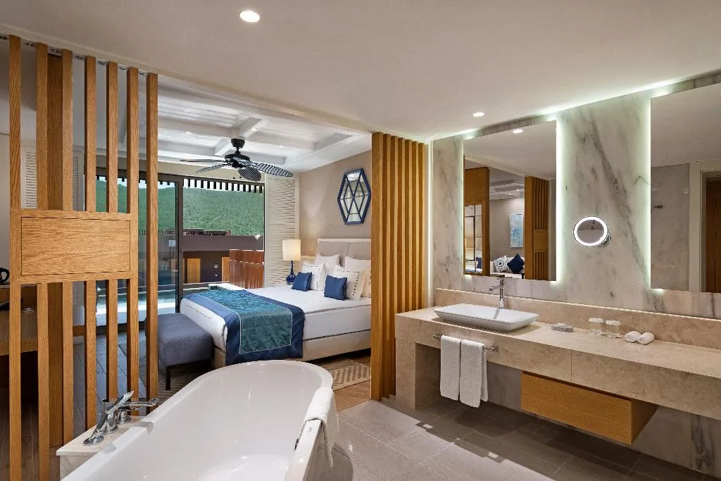 DOUBLE DELUXE Room, Titanic Luxury Collection Bodrum, Bodrum