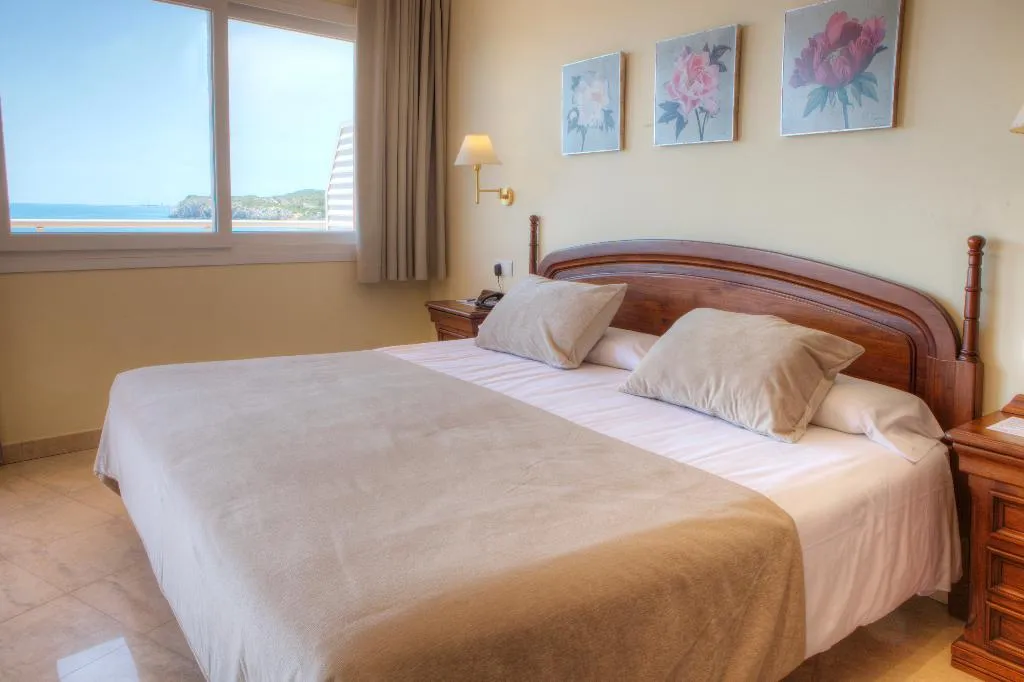 SUITE SEA VIEW Room, Hotel Sunway Playa Golf & Spa, Sitges, Costa Brava