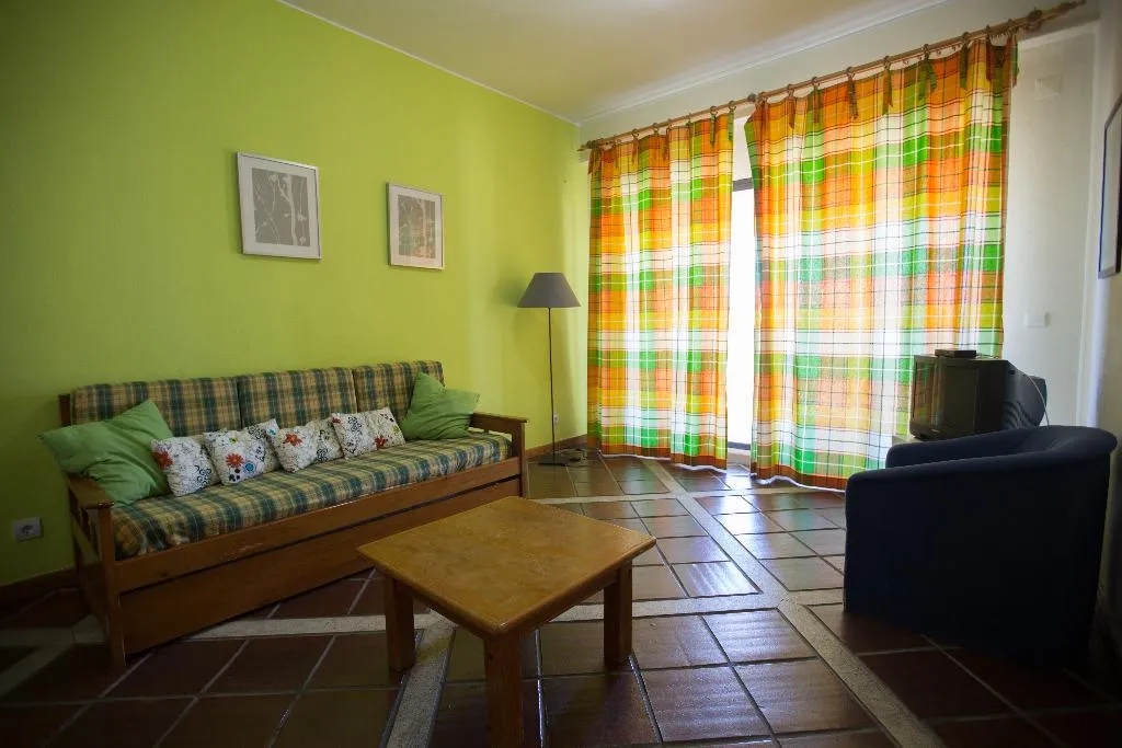 APARTMENT WITH KITCHENETTE Room, Hi Almada - Pousada de Juventude, Lisbon