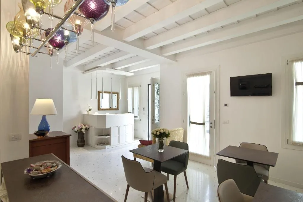 General view, Chiara Lodge, Venice
