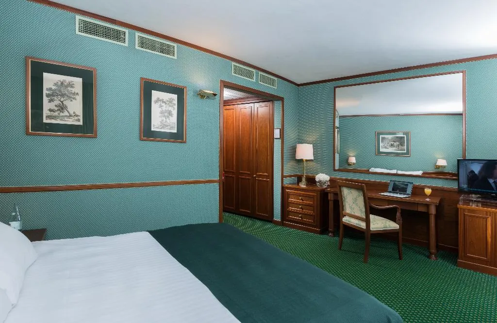 SINGLE SUPERIOR Room, Leonardo Hotel Milan City Center, Milan