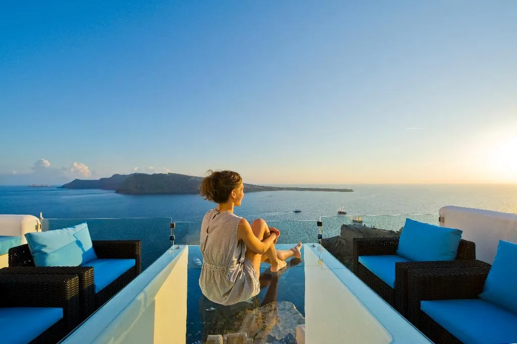 VILLA WITH PRIVATE POOL Room, Hyperion Oia Suites, Santorini