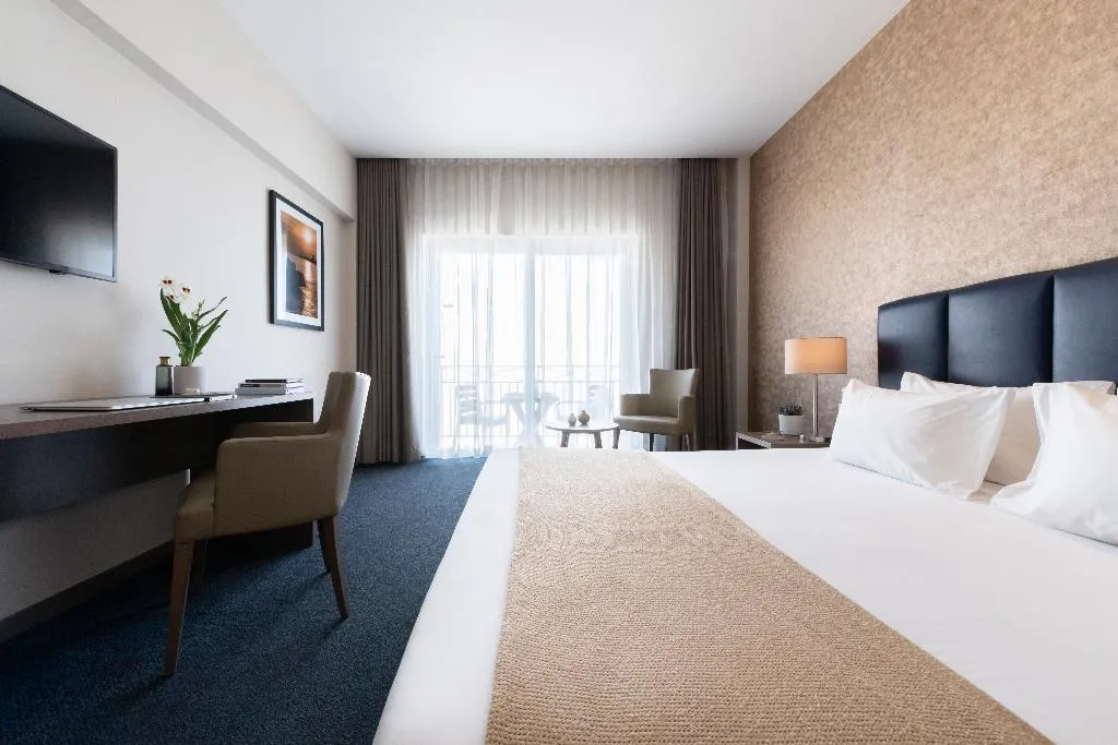 Double or Twin SIDE SEA VIEW Room, The Waterfront Hotel, Malta