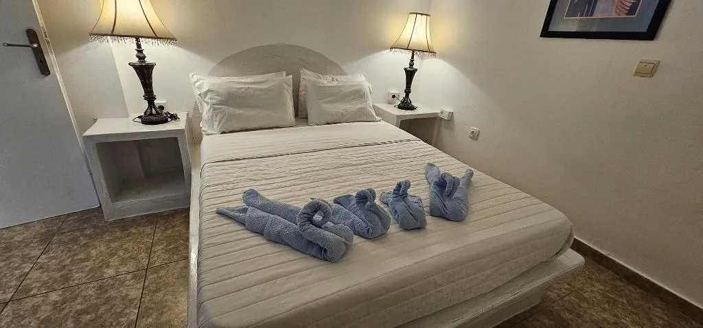 Room, Pleasure Beachside Studios, Santorini