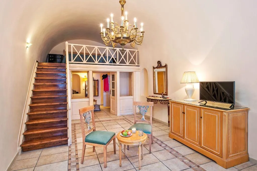 Room, Golden Grey Goose, Santorini