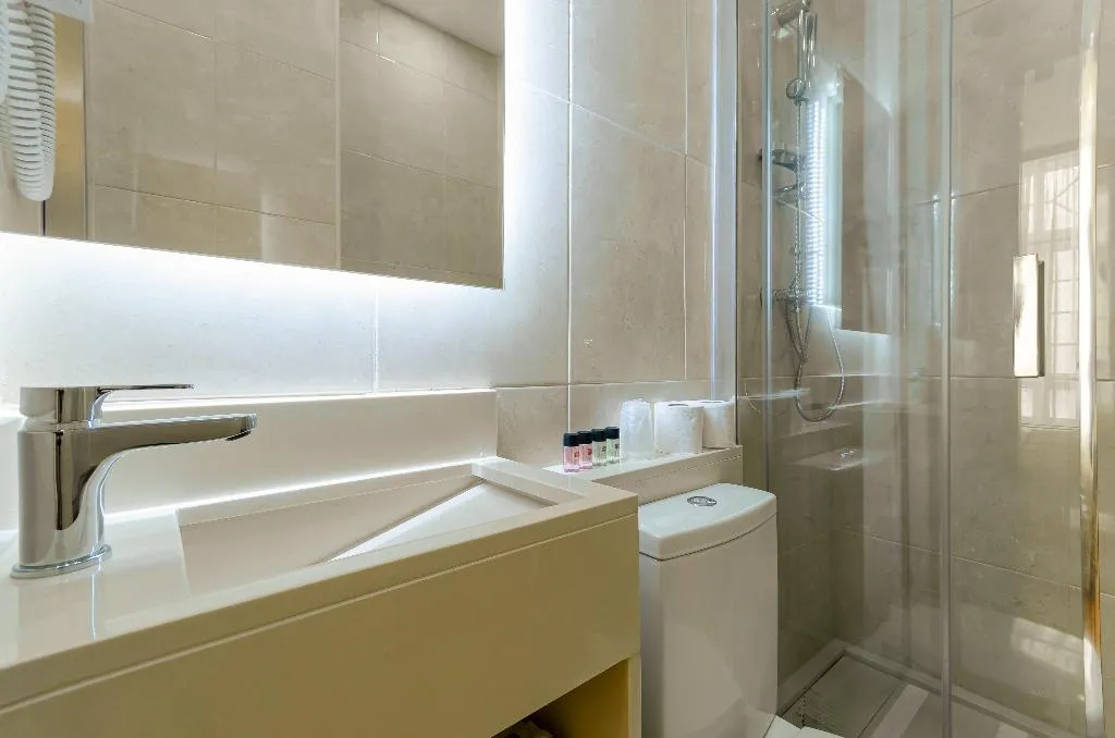 DOUBLE SUPERIOR Room, Hotel Duas Nacoes, Lisbon