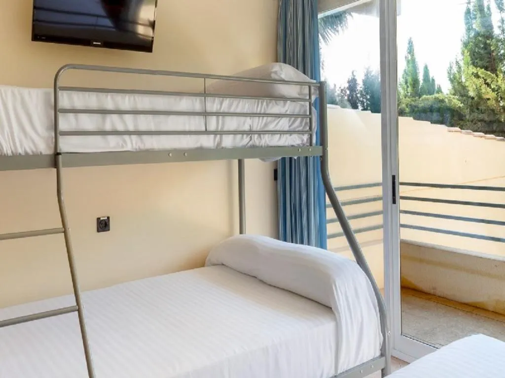 Room, Abril, Costa Blanca