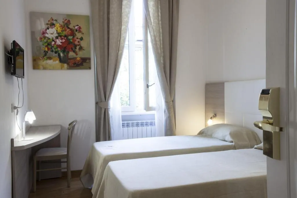 Room, Albergo Amalfi Milano, Milan