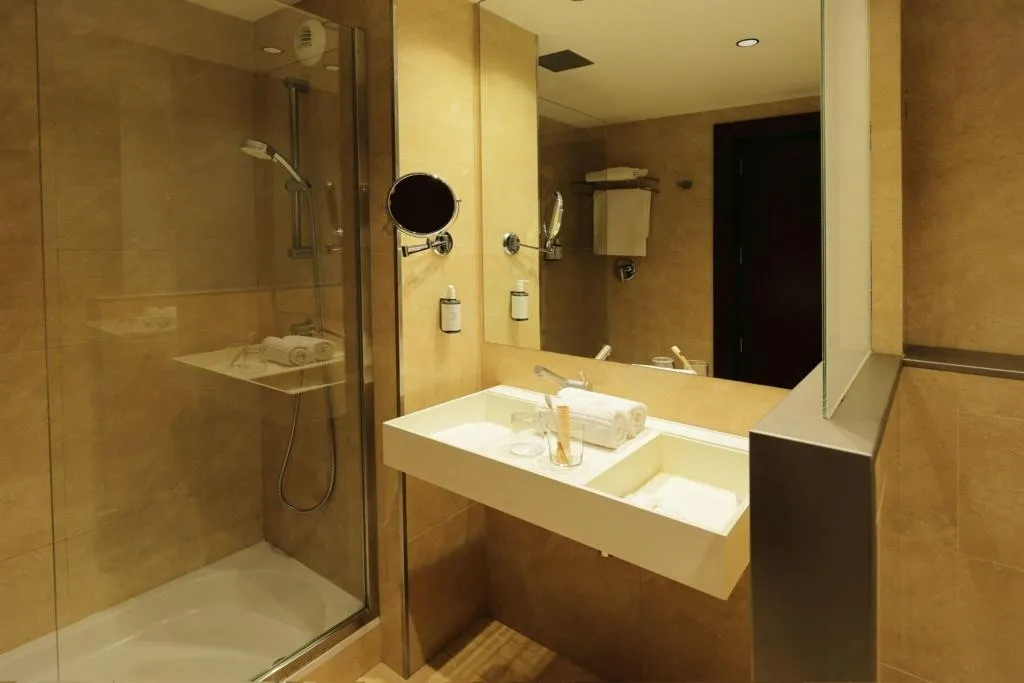 DOUBLE SUPERIOR Room, Ciutat de Girona, Costa Brava
