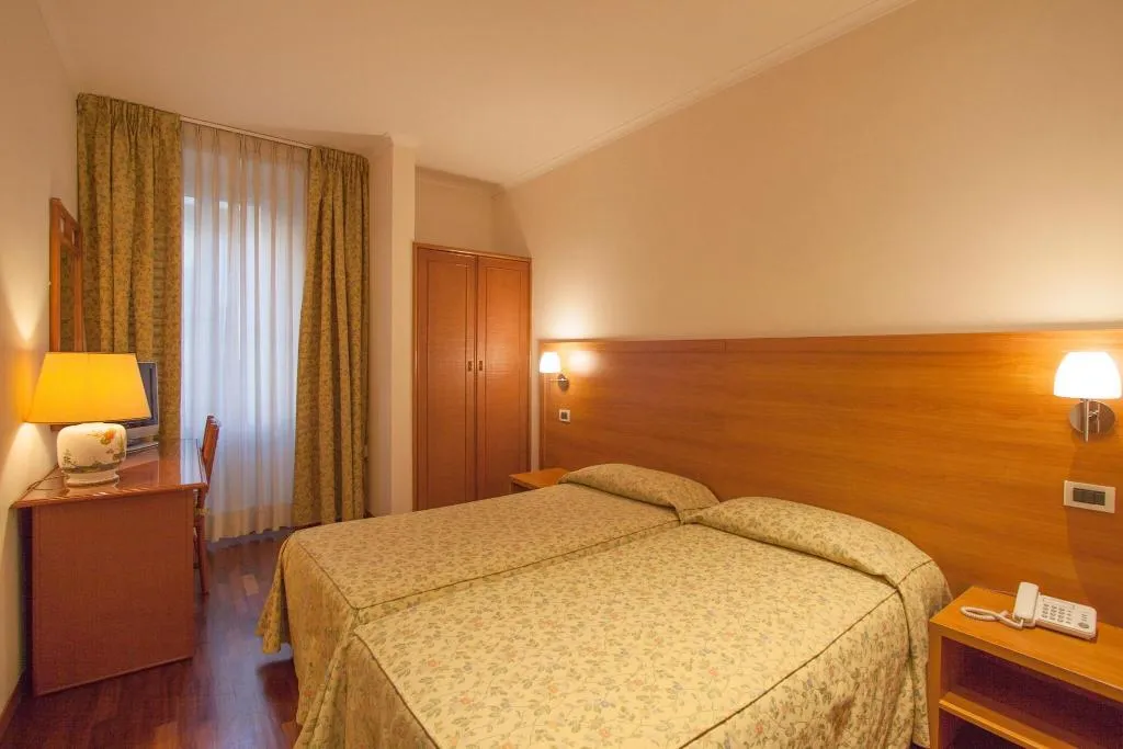 QUADRUPLE THREE BEDS Room, Laurentia, Rome