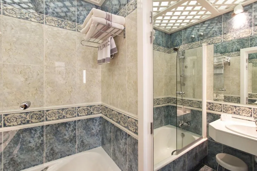 Double or Twin STANDARD Room, Hotel Atlantico, Madrid