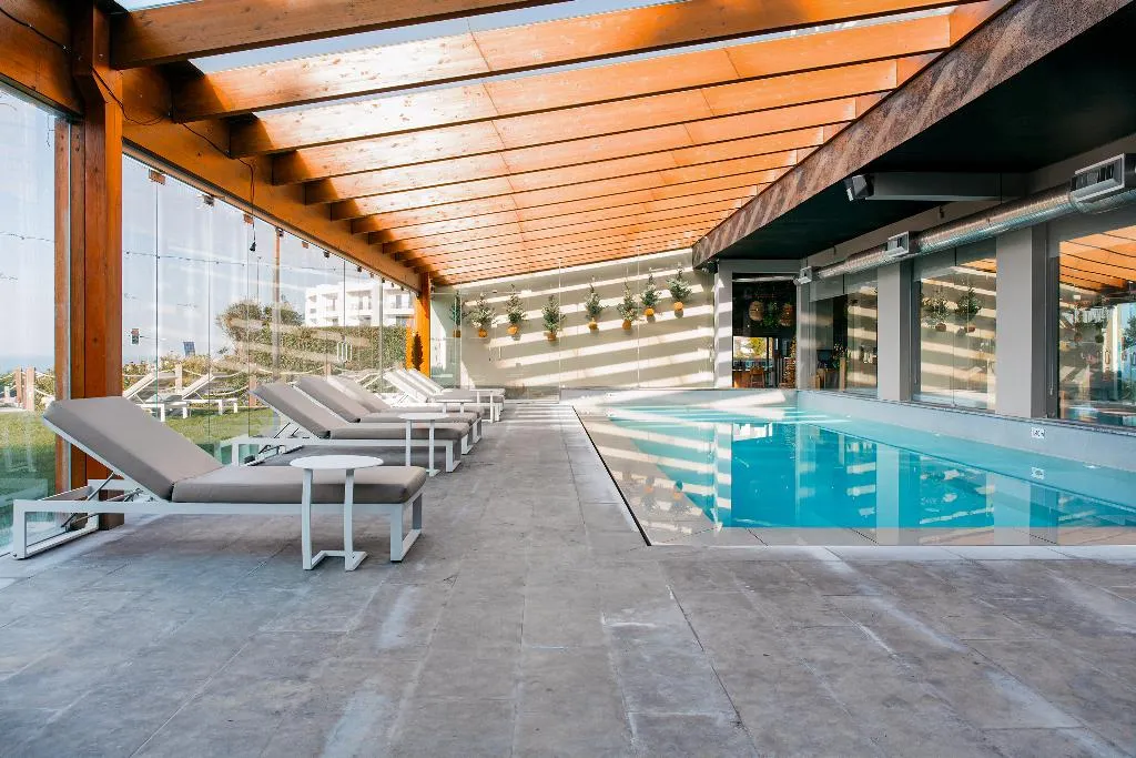 Pool, You and the sea, Lisbon