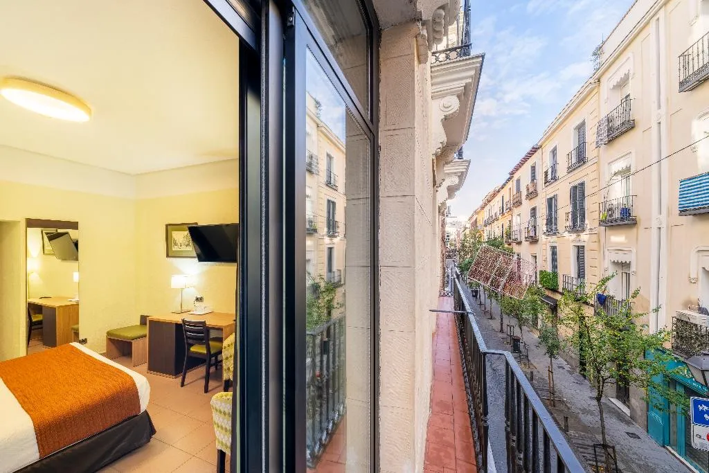 Double or Twin WITH BALCONY Room, Ballesta, Madrid