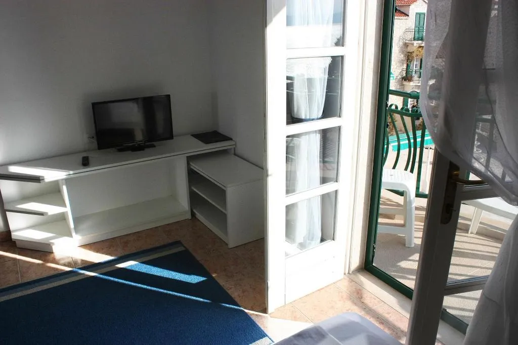 Room, Ivan, Split