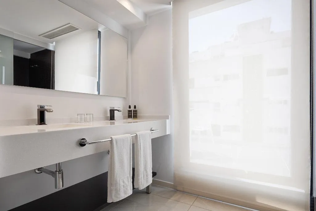 JUNIOR SUITE WITH JACUZZI Room, Eurostars Puerto de Ibiza, Ibiza