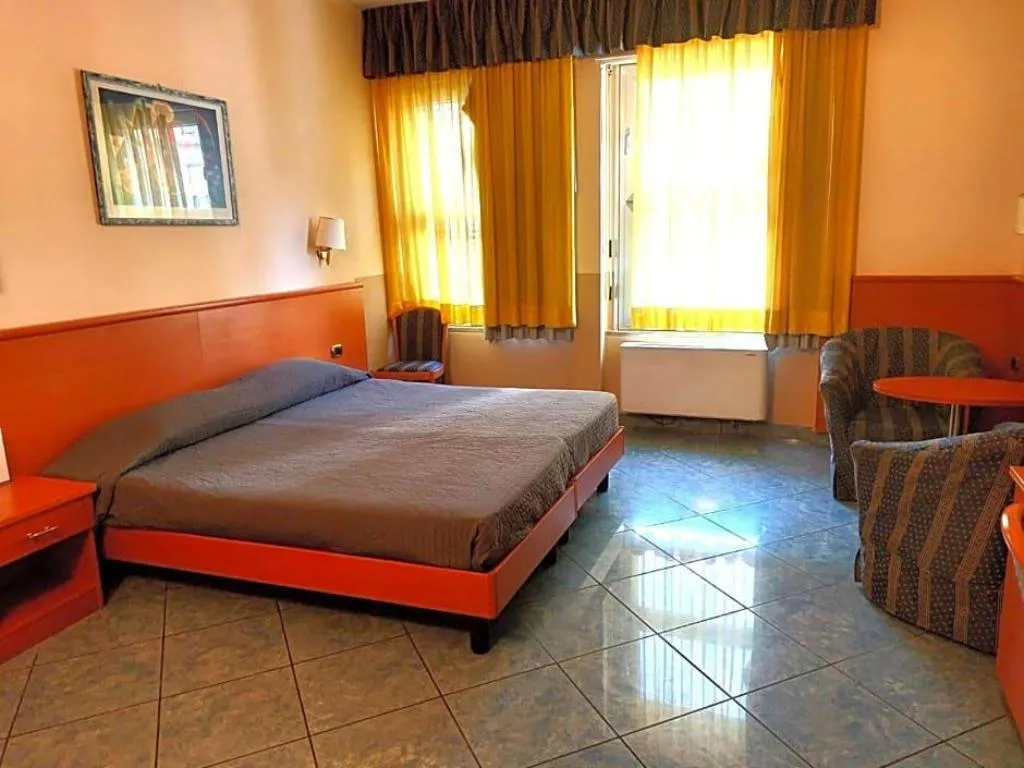Room, Kebhotel, Milan