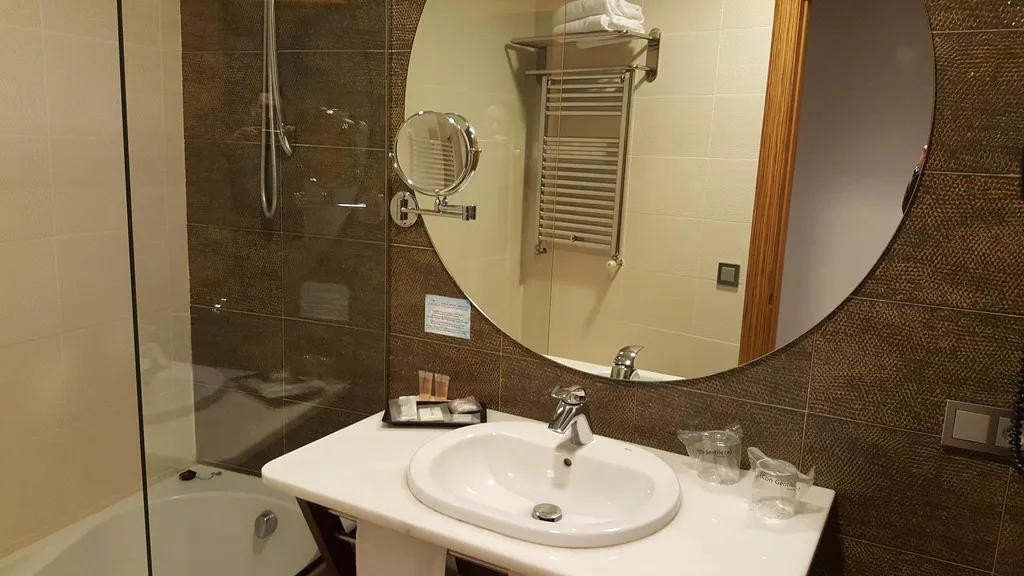 TRIPLE STANDARD Room, Cumbria Spa&Hotel, Madrid