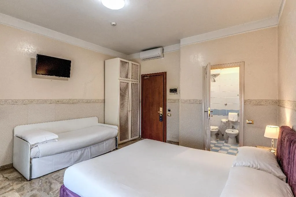TRIPLE CLASSIC Room, Hotel Orazia, Rome