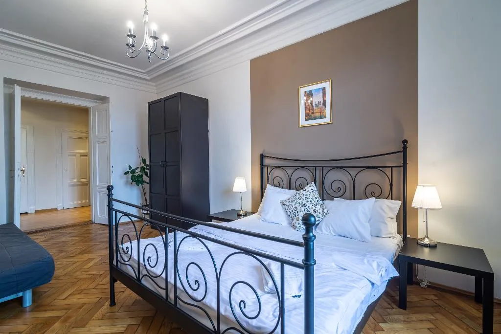 APARTMENT WITH BALCONY WITH VIEWS Room, Royal Road Residence, Prague