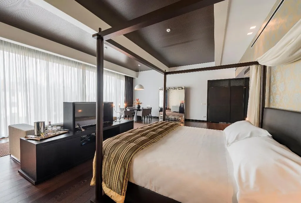 JUNIOR SUITE KING SIZE BED Room, Devero Hotel & Spa, BW Signature Collection, Milan