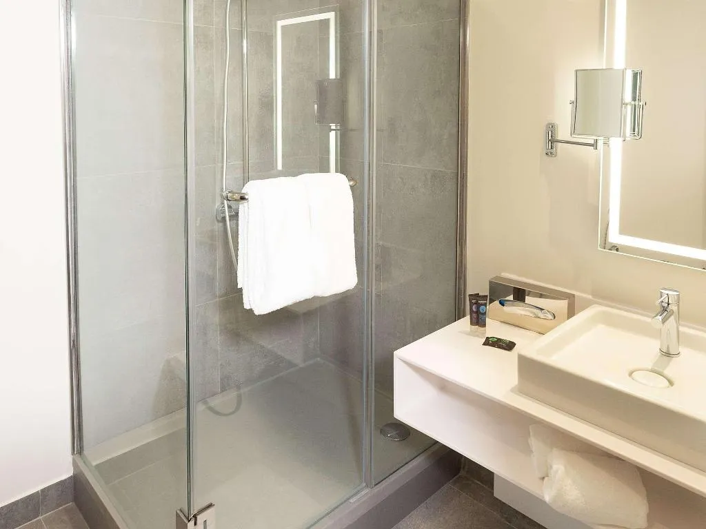 DOUBLE CLASSIC DOUBLE BED Room, Novotel Tunis Lac, Tunisia