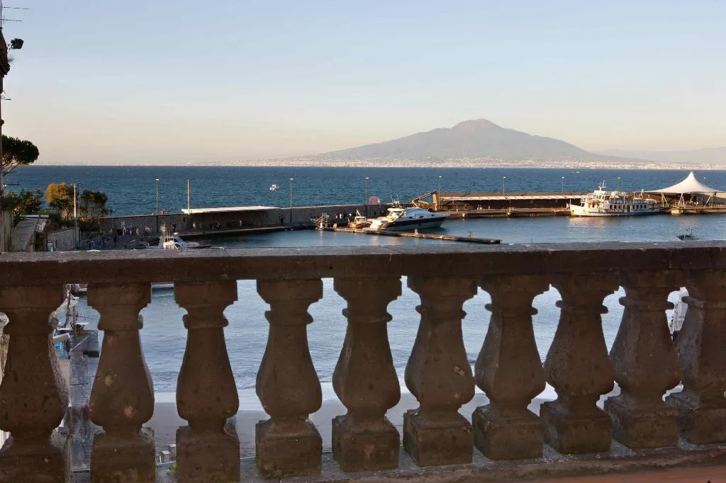 Room, Marina Piccola 73, Naples