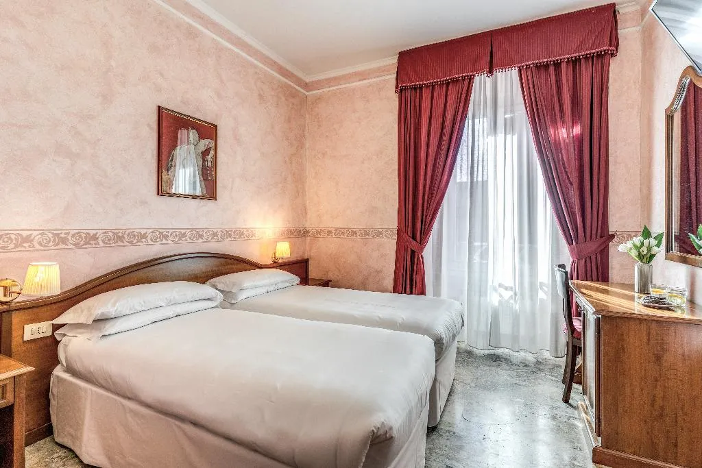DOUBLE SUPERIOR Room, Hotel Orazia, Rome